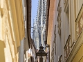 Enge Gasse mit Aussicht (85mm Vollformat) - Ernst Hillisch