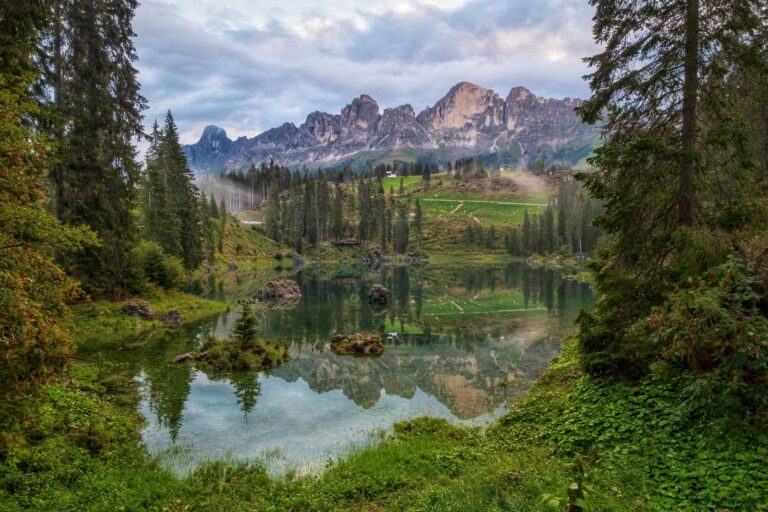Ein Morgen am Karersee